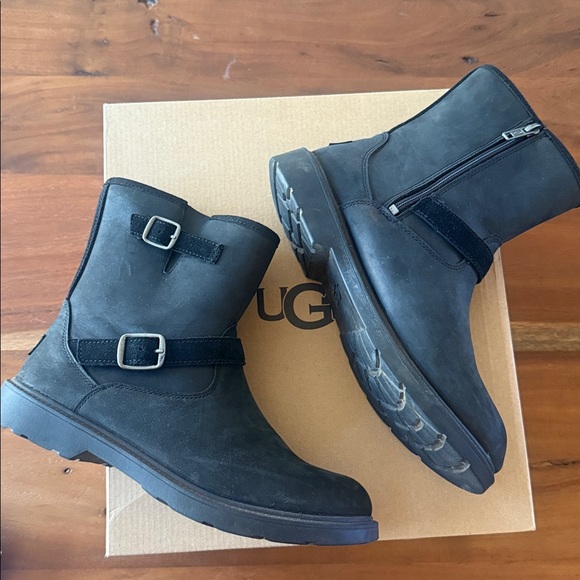 UGG Black Leather Boots Kinzey Weather - Picture 6 of 6